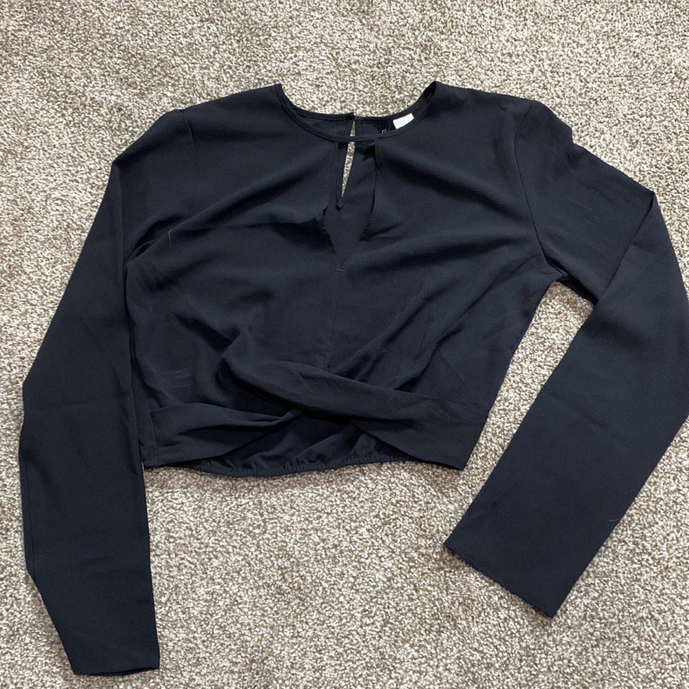 Black long sleeve crop top, really light (97% polyester)